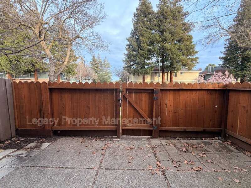 1427 Bel Air Dr #D - Photo 7 of 23