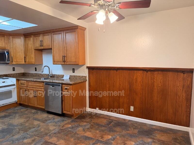 1427 Bel Air Dr #D - Photo 5 of 23