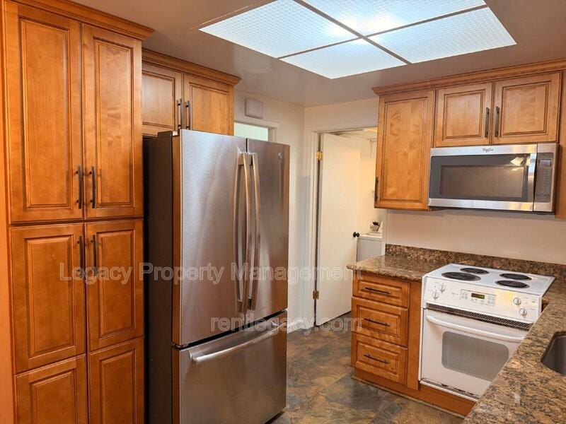 1427 Bel Air Dr #D - Photo 3 of 23