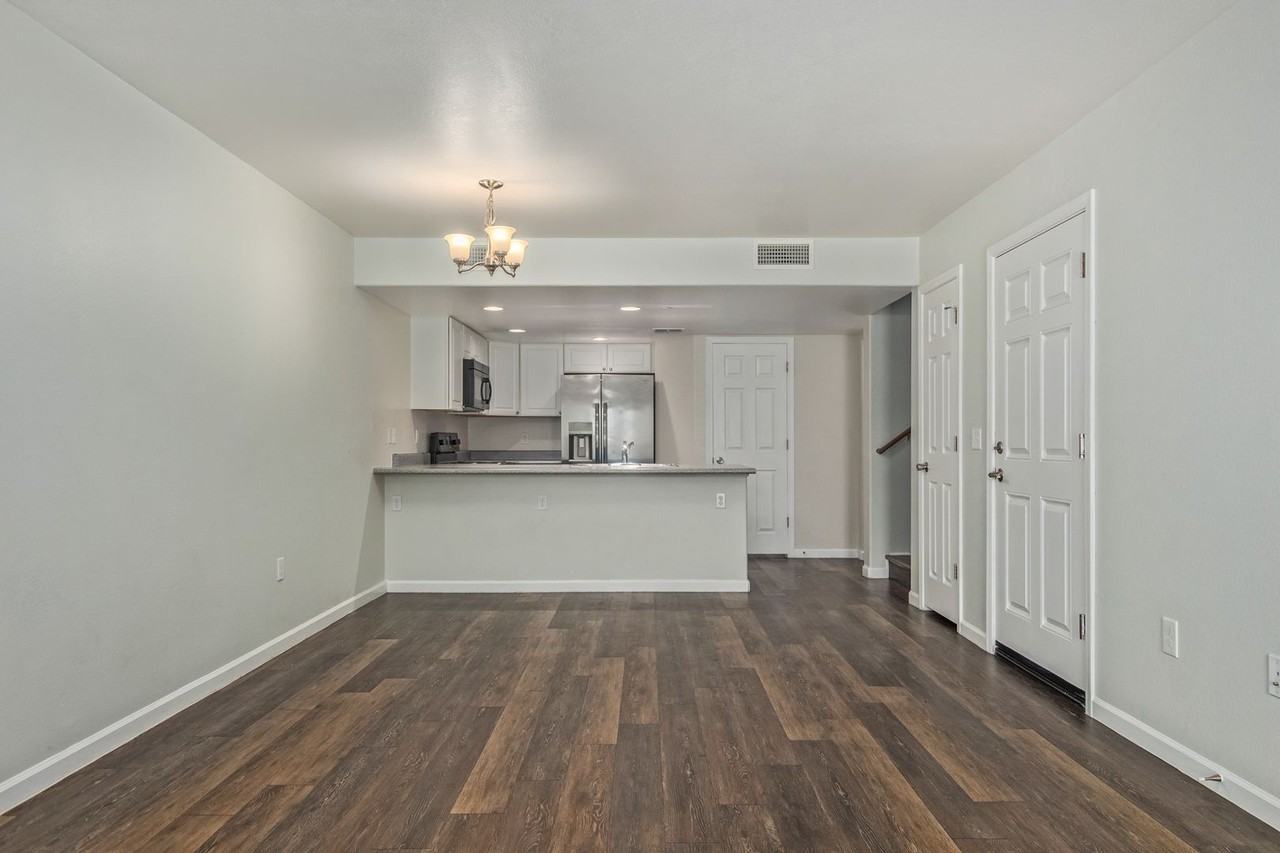 Venture Townhomes on 17th - Photo 4 of 33