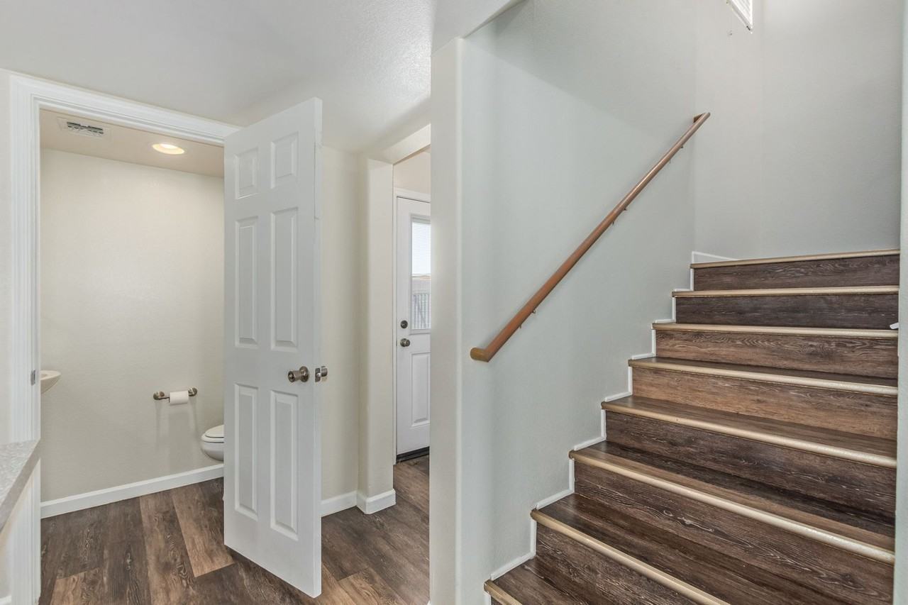 Venture Townhomes on 17th - Photo 7 of 33