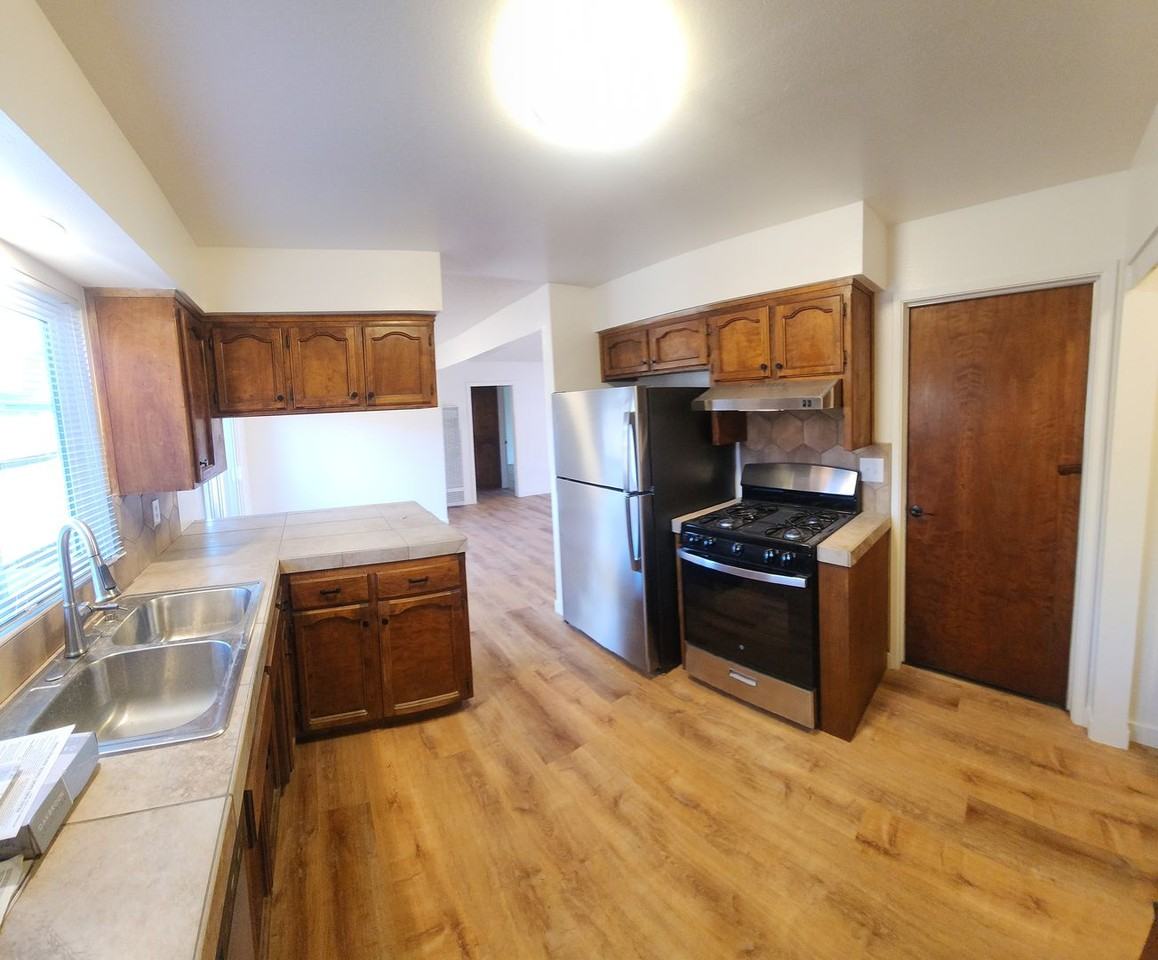 1050 1050 Santa Ynez Units A & B - Photo 4 of 23