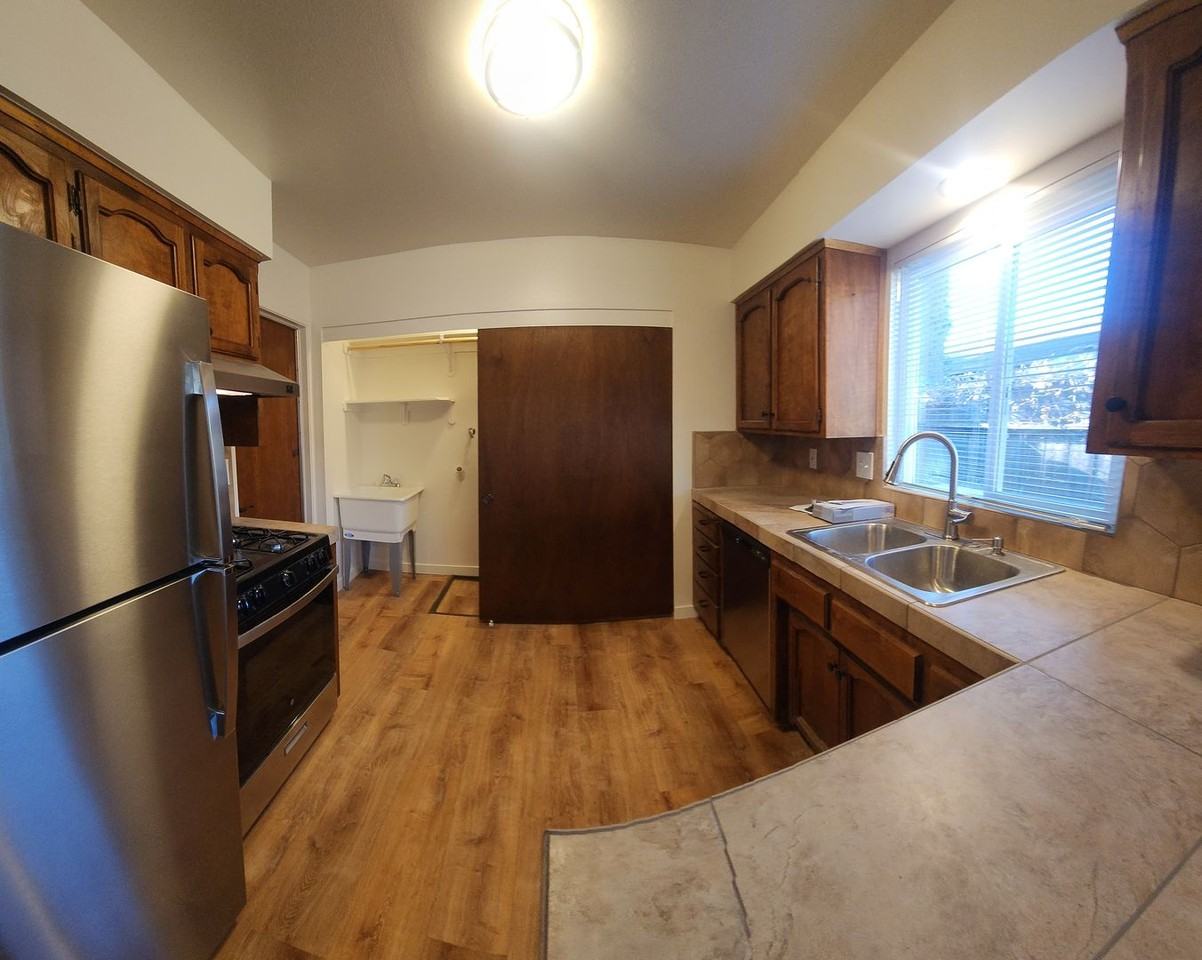 1050 1050 Santa Ynez Units A & B - Photo 6 of 23