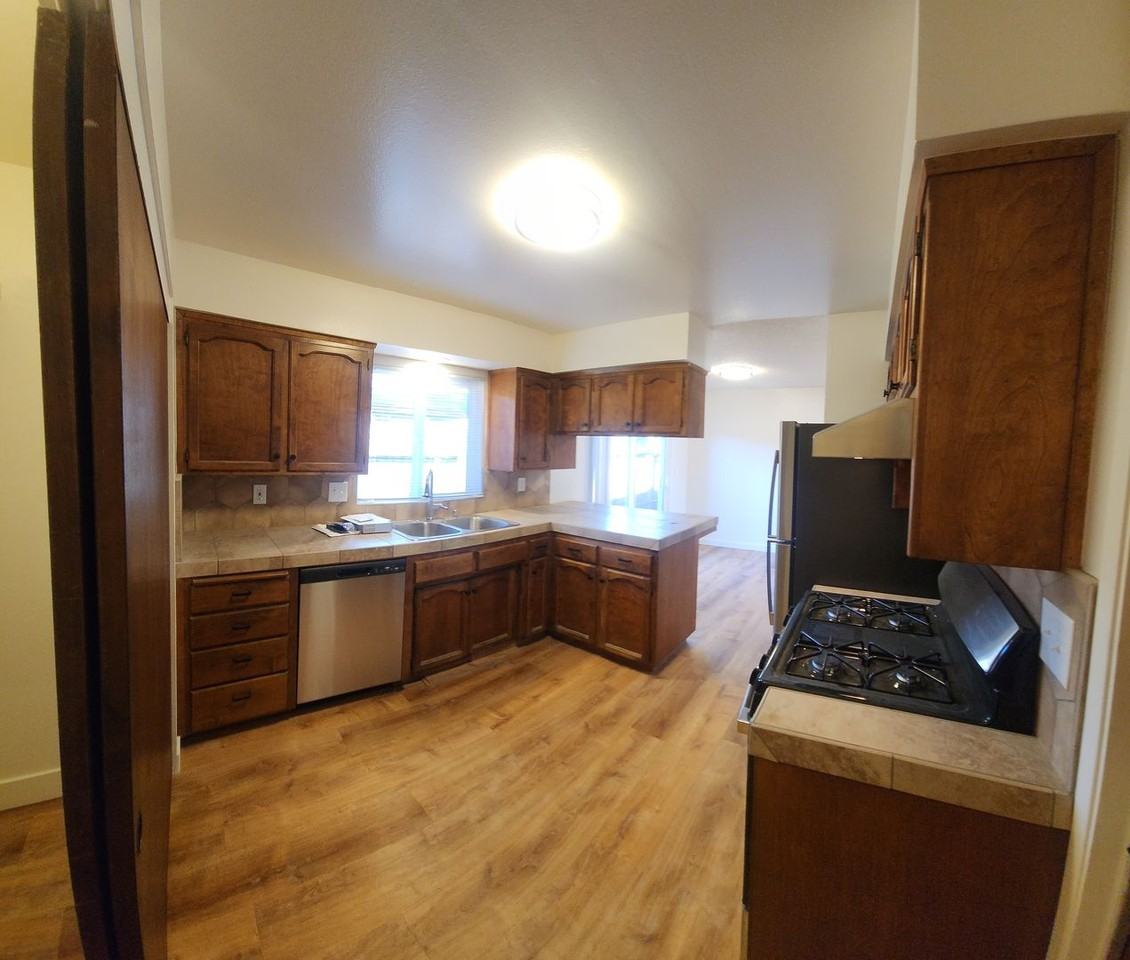 1050 1050 Santa Ynez Units A & B - Photo 7 of 23