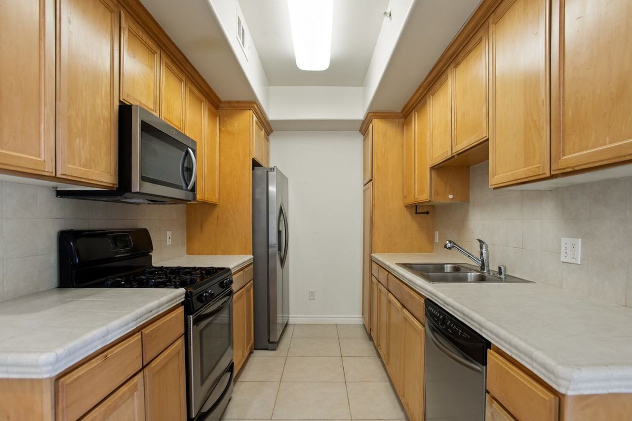 THE OAK, LLC - Photo 2 of 33