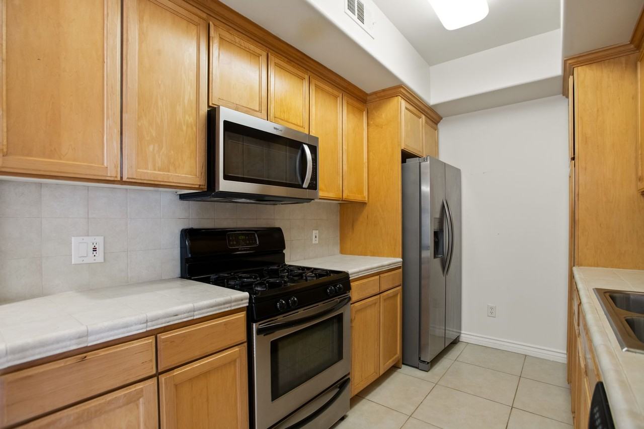 THE OAK, LLC - Photo 4 of 33