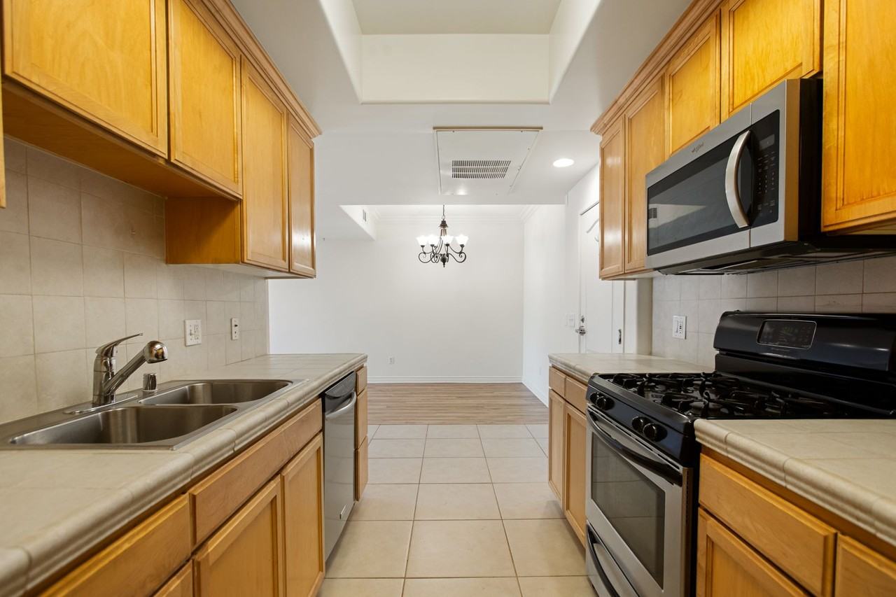 THE OAK, LLC - Photo 5 of 33