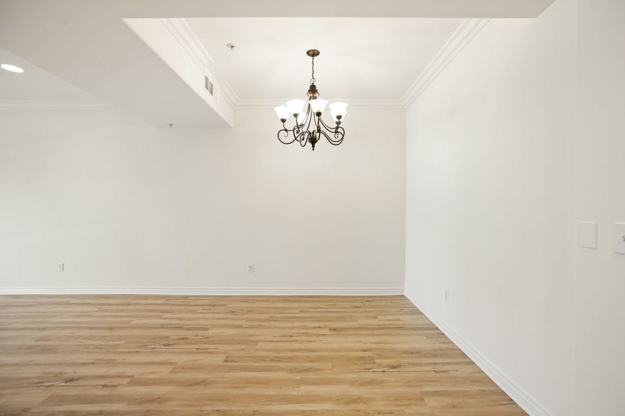 THE OAK, LLC - Photo 6 of 33