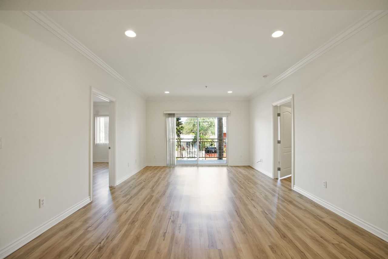 THE OAK, LLC - Photo 7 of 33