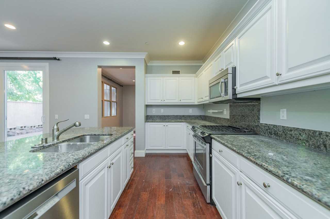 42 Peony - Photo 5 of 34