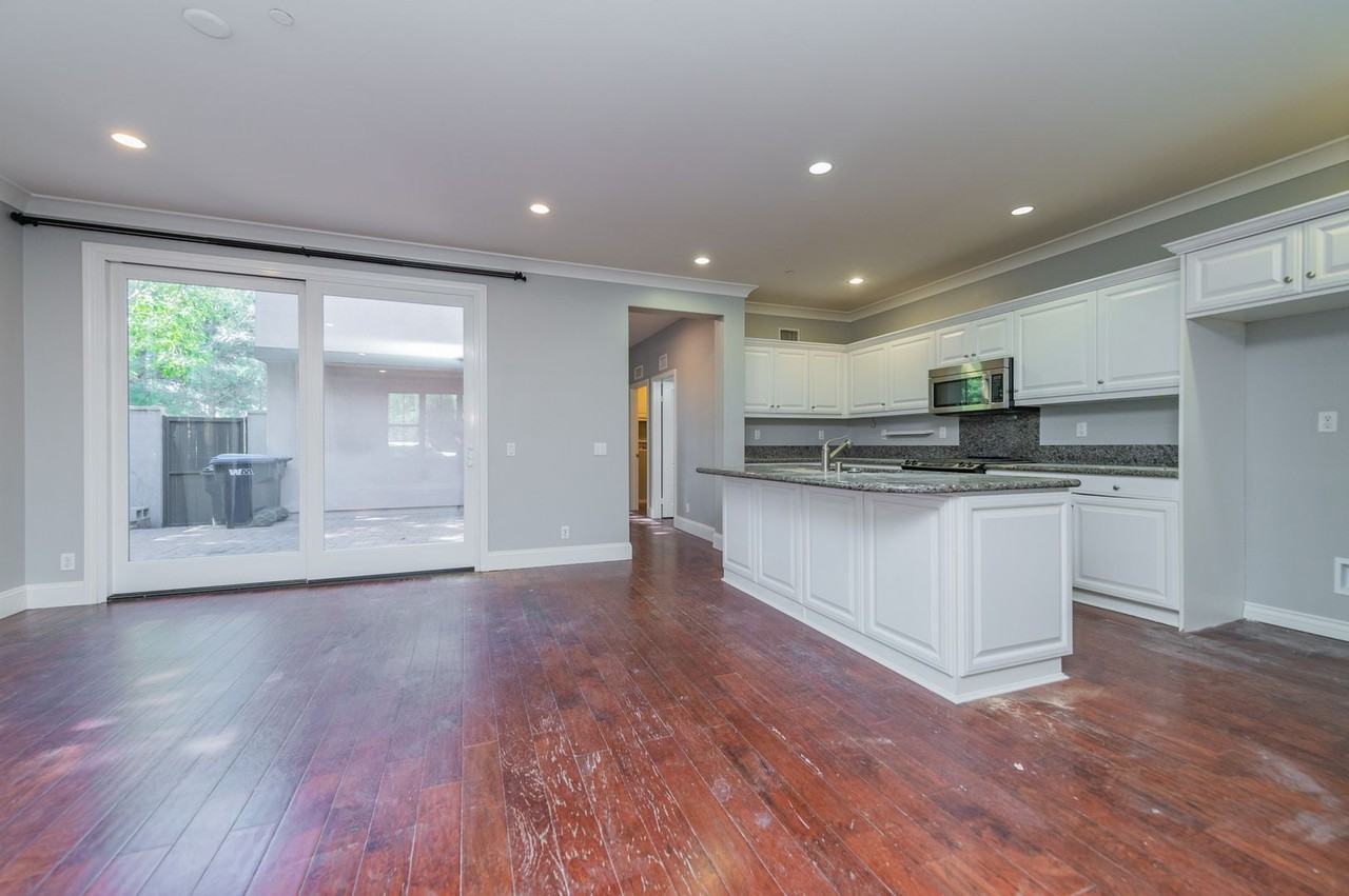 42 Peony - Photo 7 of 34