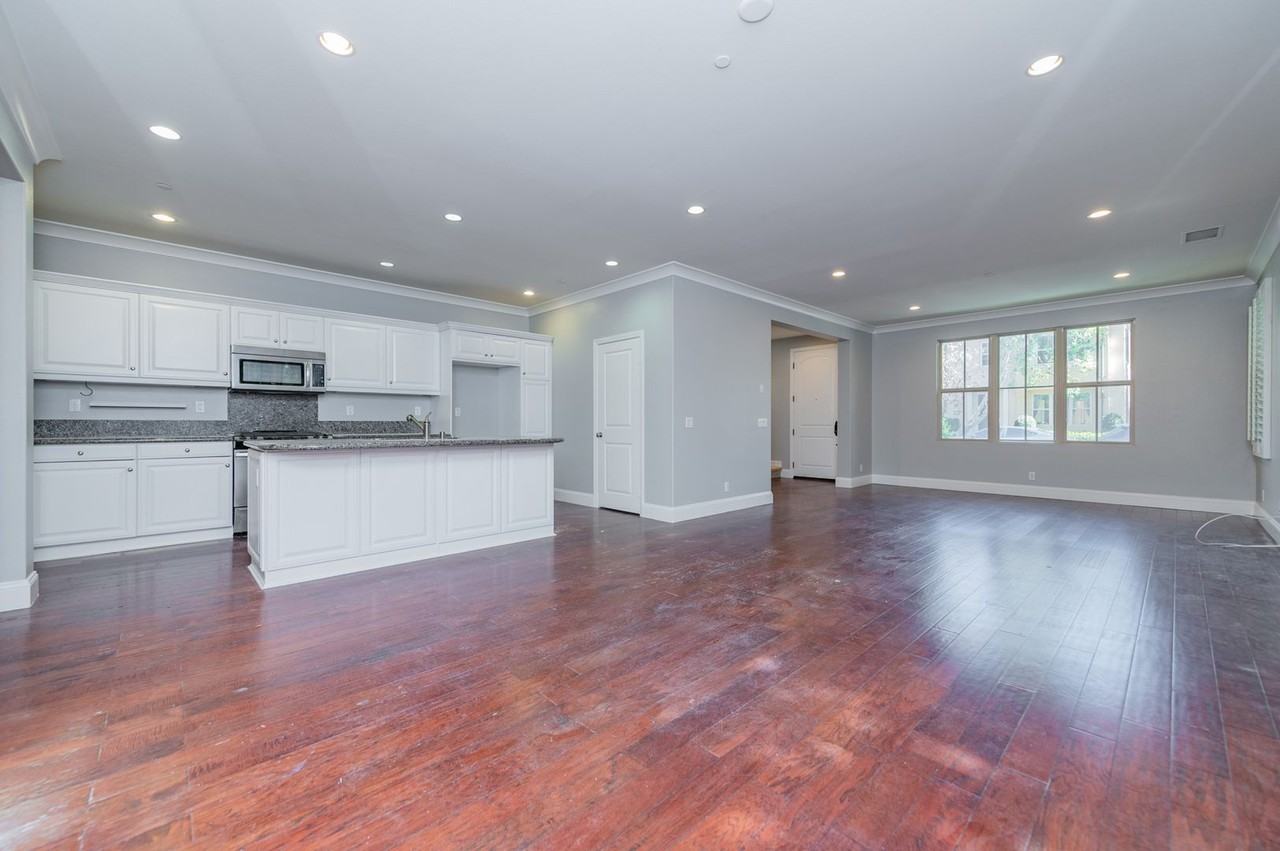 42 Peony - Photo 3 of 34