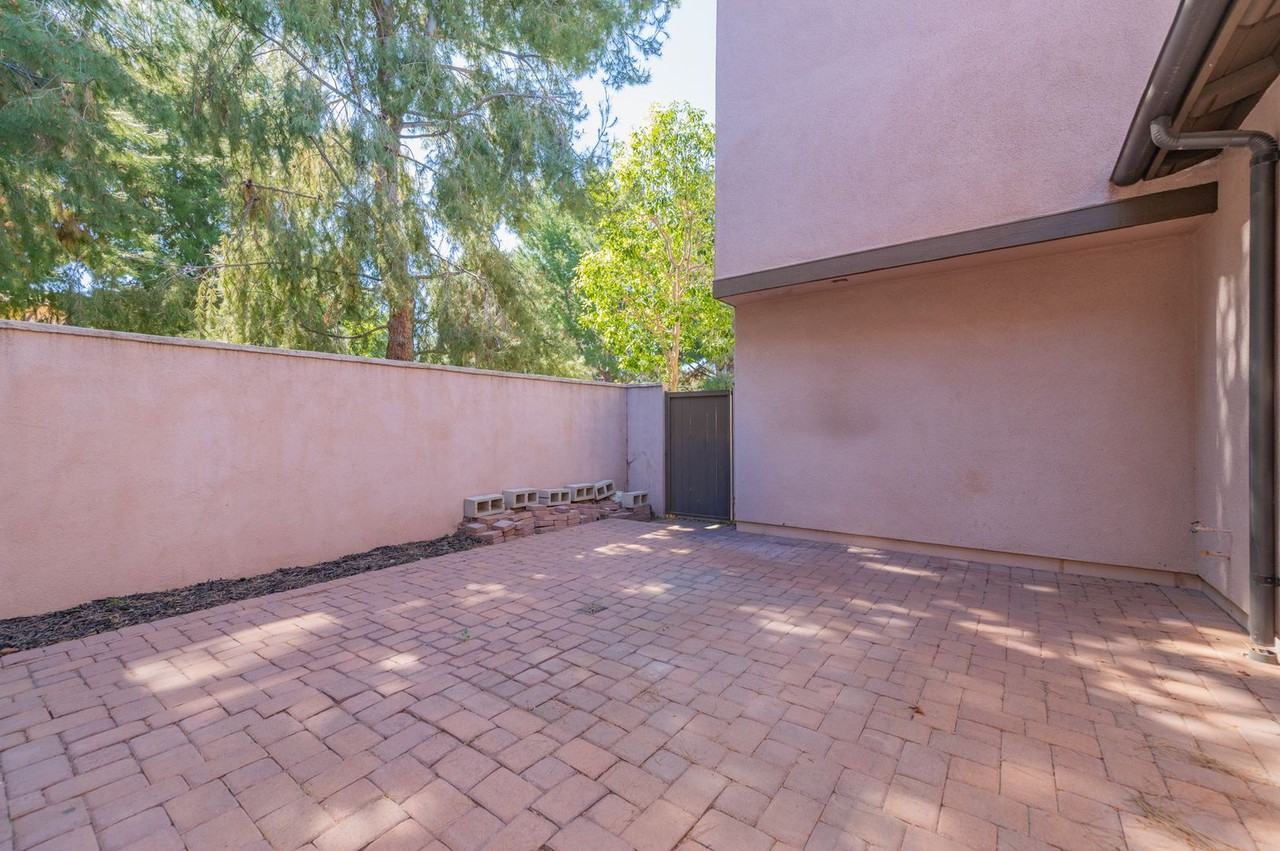 42 Peony - Photo 5 of 34