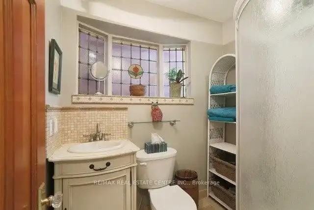 1 Hiawatha Rd - Photo 2 of 7