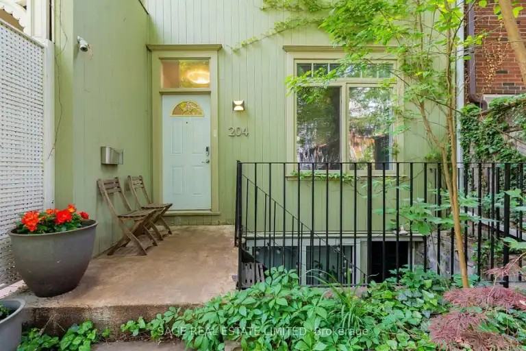 204 Berkeley St - Photo 4 of 12