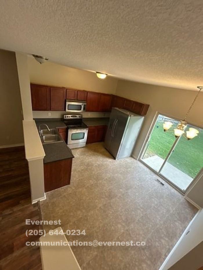 1208 Green Dr - Photo 4 of 28