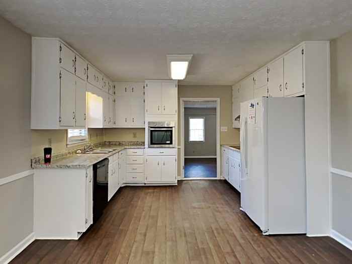 1211 Eli Ln - Photo 2 of 21