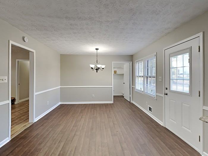 1211 Eli Ln - Photo 4 of 21