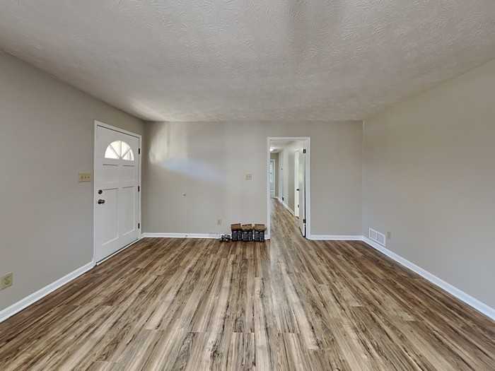 1211 Eli Ln - Photo 5 of 21