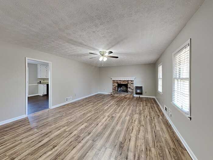 1211 Eli Ln - Photo 6 of 21