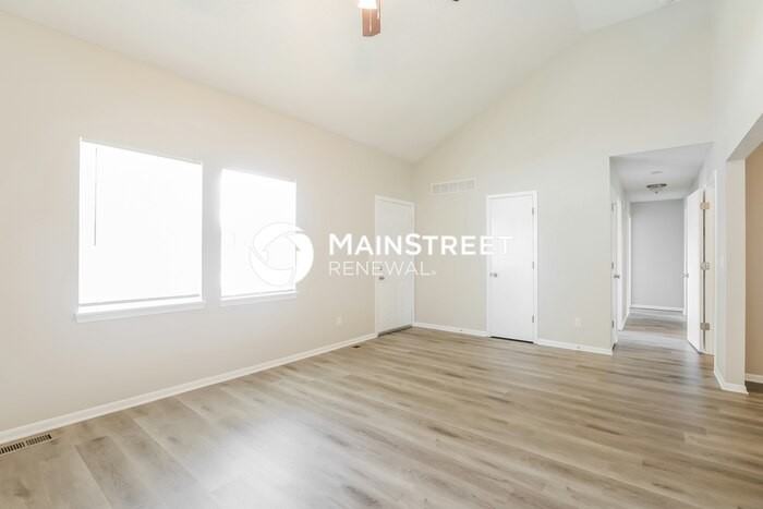 1024 Ne Queens Ct - Photo 6 of 17