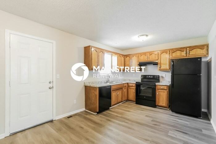 1024 Ne Queens Ct - Photo 7 of 17