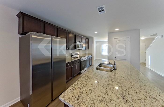 100 Lord Effingham Way - Photo 2 of 6