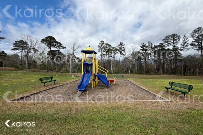 100 Lord Effingham Way - Photo 3 of 6