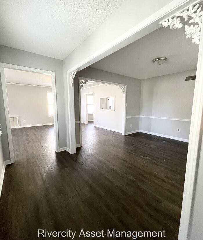 2990 Ridgeway Rd - Photo 2 of 10