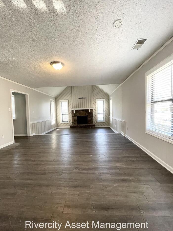 2990 Ridgeway Rd - Photo 3 of 10