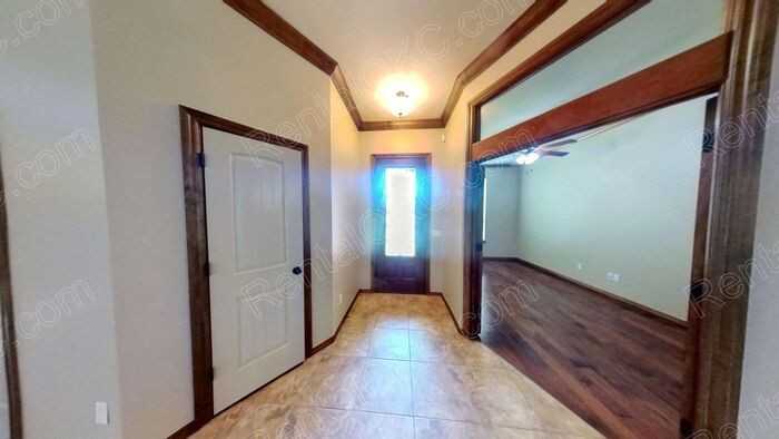 12200 Chesterfield Ln - Photo 4 of 30