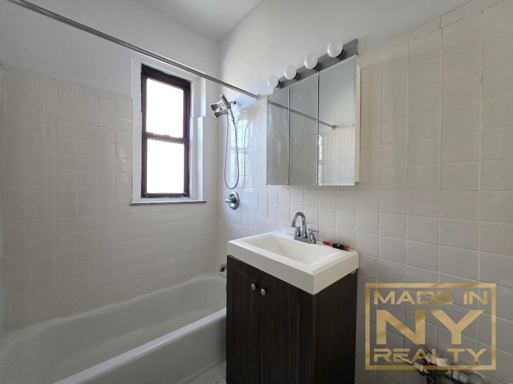 3095 29th St #3C - Photo 5 of 7