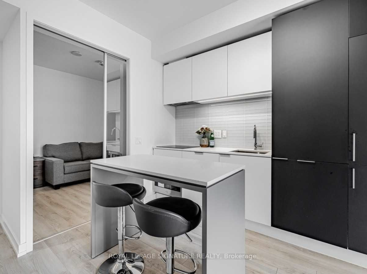 33 Helendale Avenue #707 - Photo 3 of 8