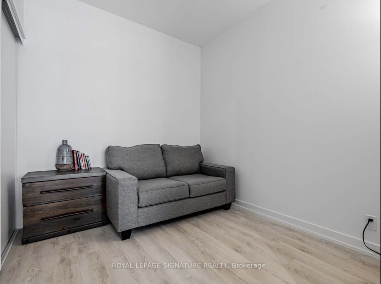 33 Helendale Avenue #707 - Photo 7 of 8