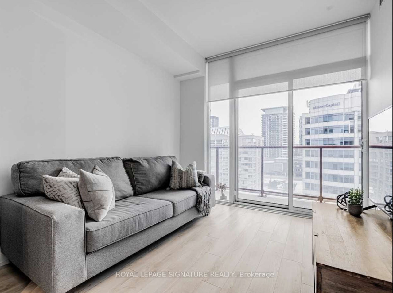 33 Helendale Avenue #707 - Photo 4 of 8