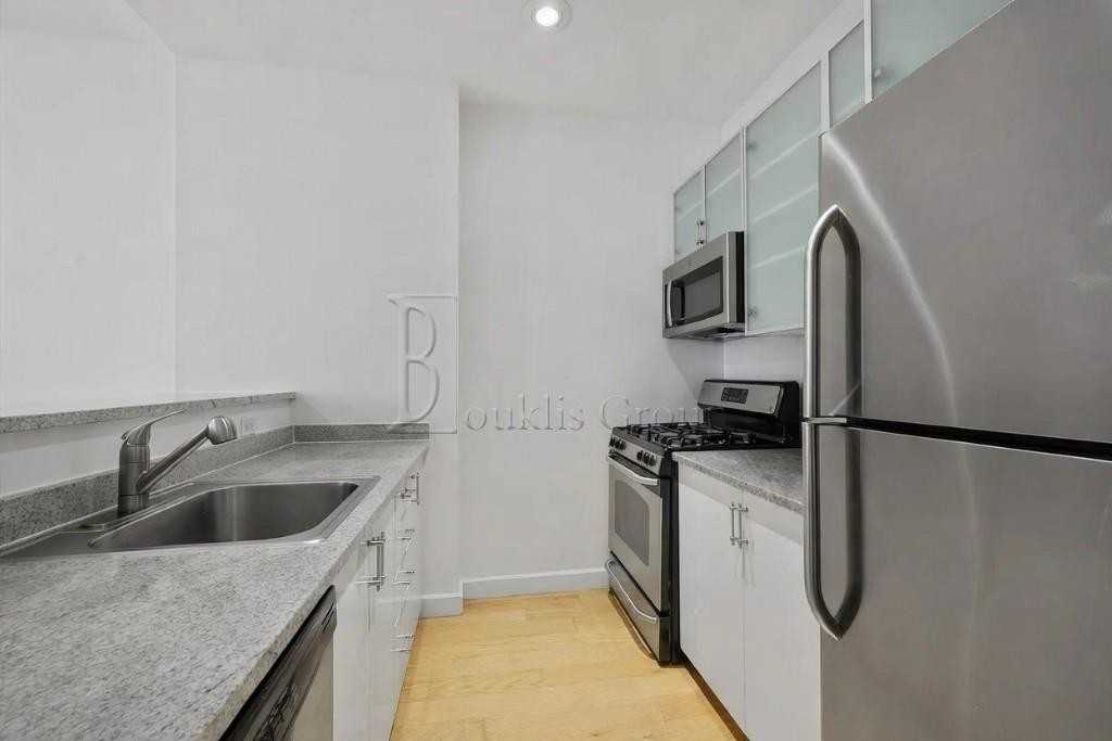 Wall St #5A - Photo 3 of 5