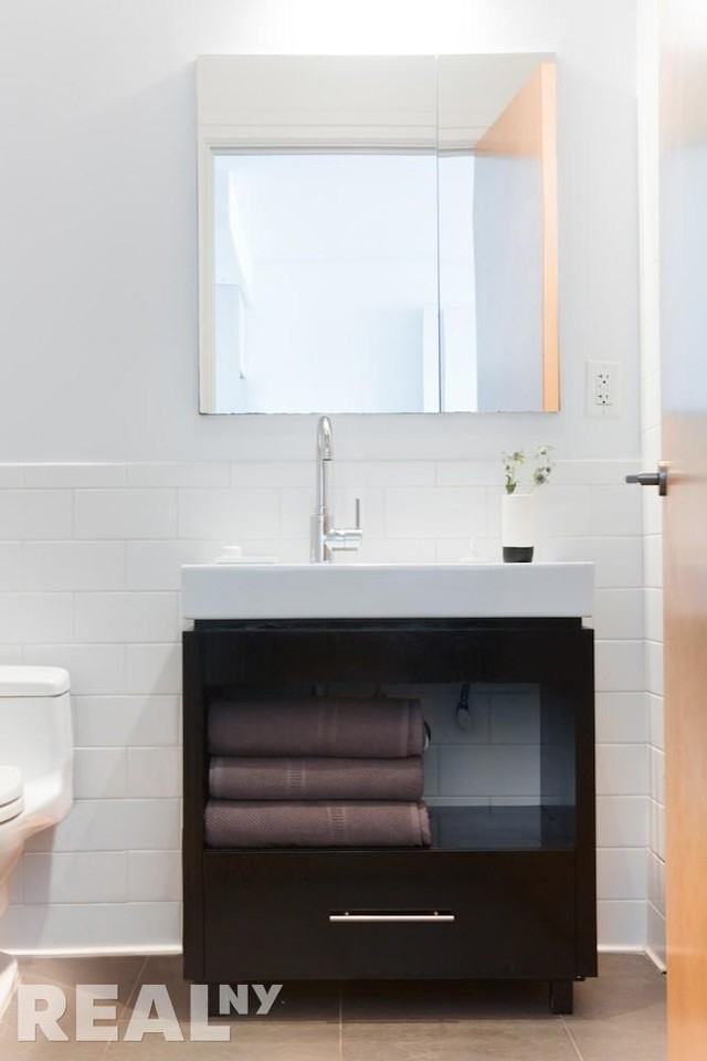 W 54th St #2125 - Photo 4 of 9