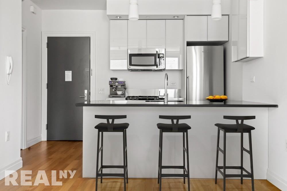 W 54th St #1007 - Photo 2 of 9