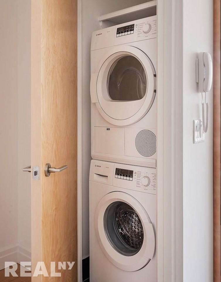 W 54th St #1007 - Photo 5 of 9