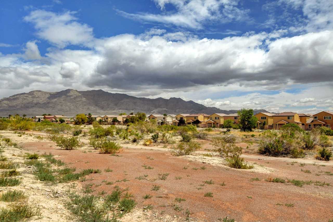 8216 Imperial Lakes St #1 - Photo 3 of 34