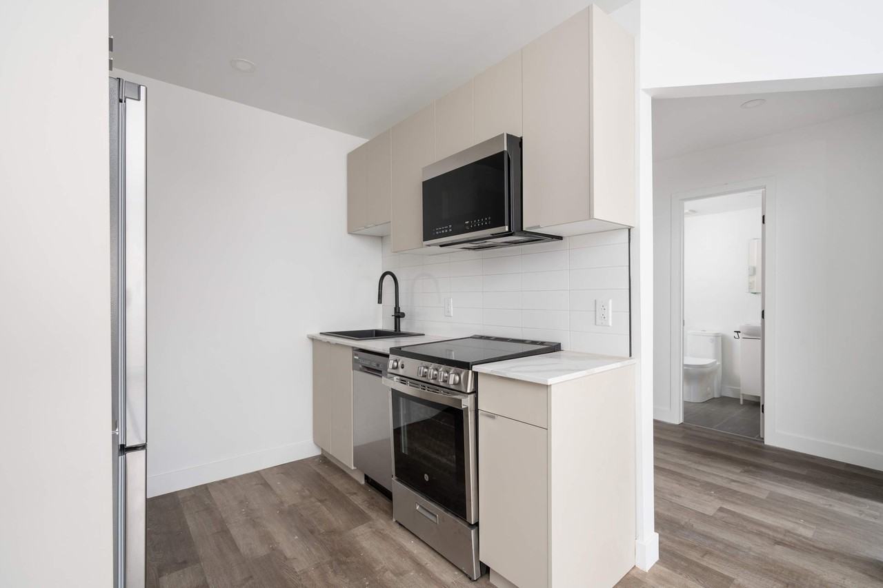 model - 4295 Hochelaga - Photo 3 of 24