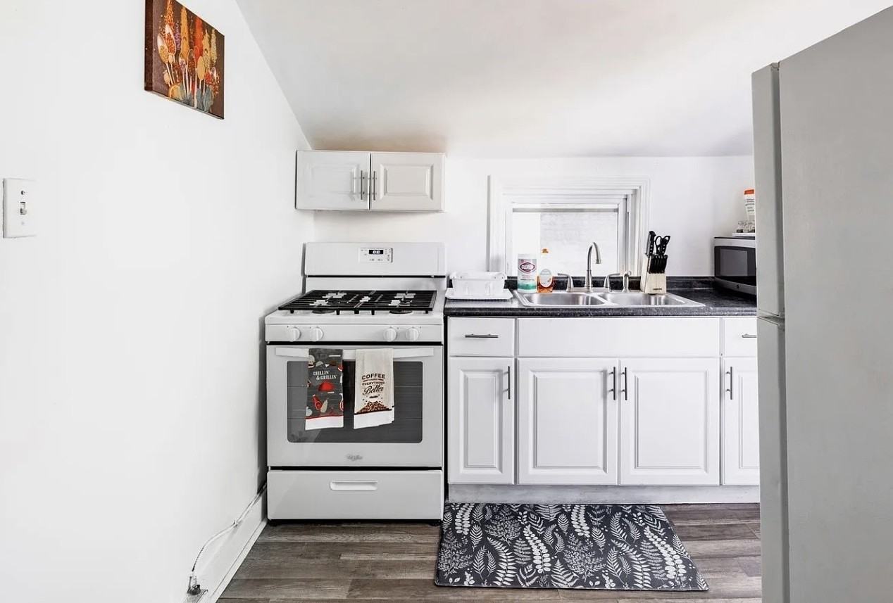 1822 West 57th Street - Photo 4 of 20
