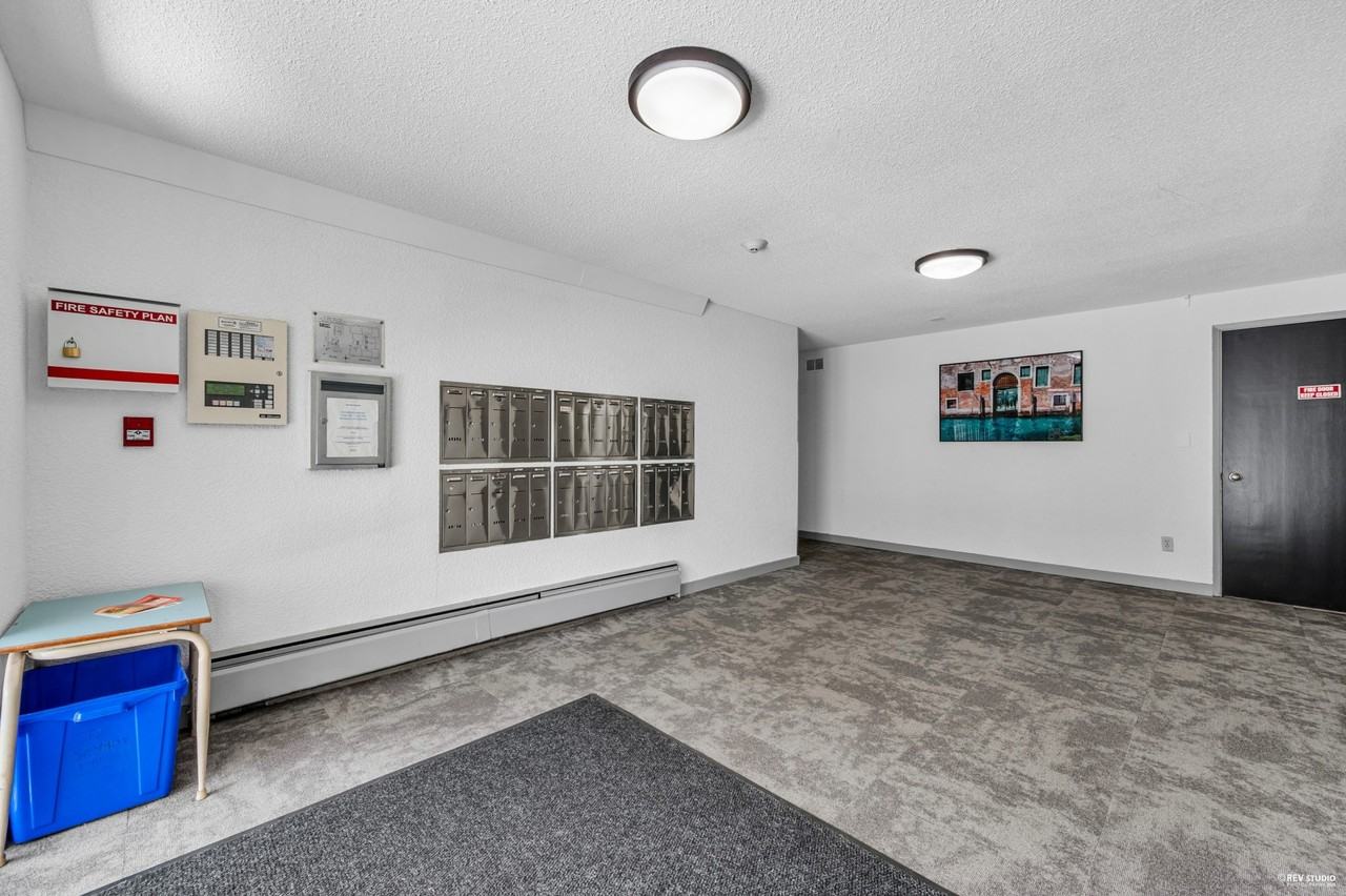 SEYMOUR MANOR - Photo 5 of 8