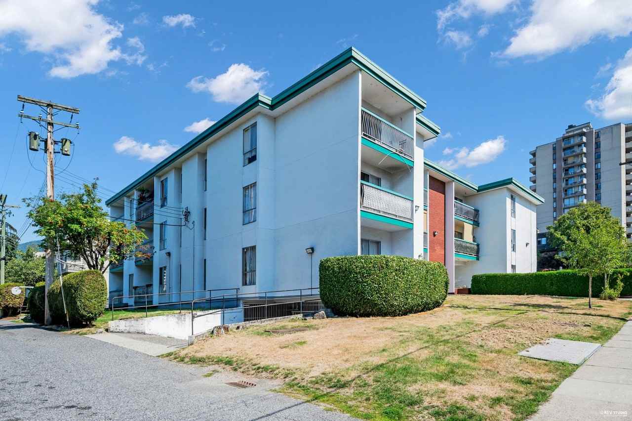 SEYMOUR MANOR - Photo 7 of 8