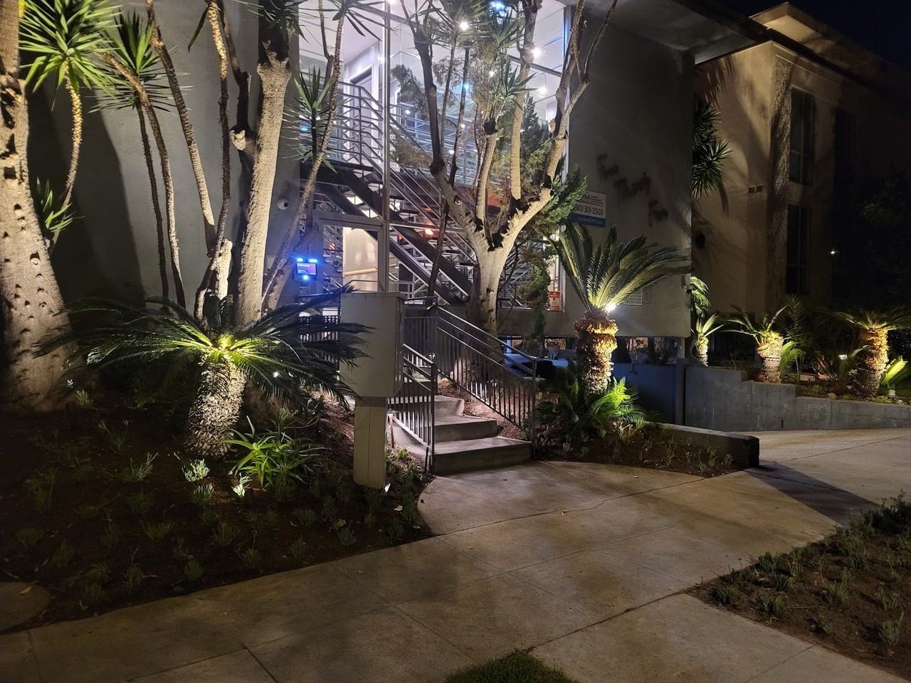 435 South Palm - Photo 2 of 24