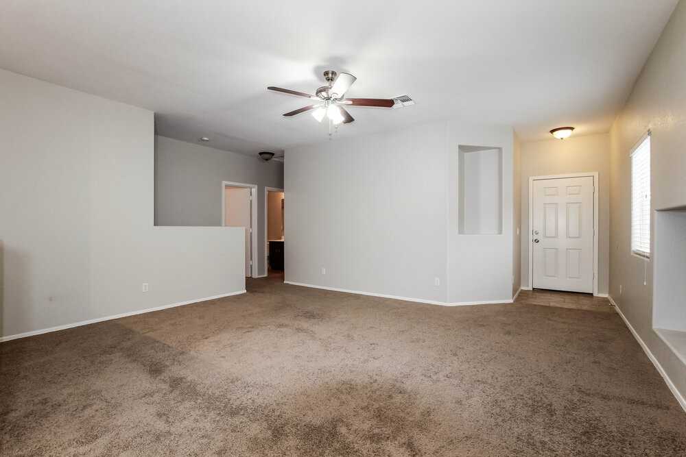 6522 W Elwood St - Photo 2 of 15