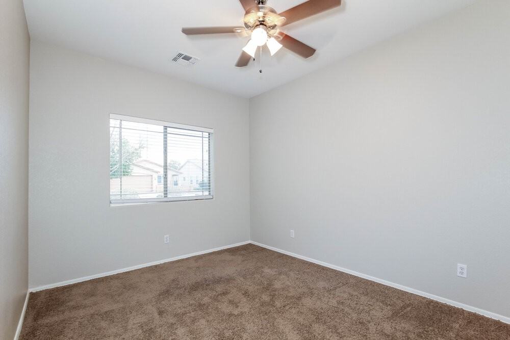 6522 W Elwood St - Photo 5 of 15