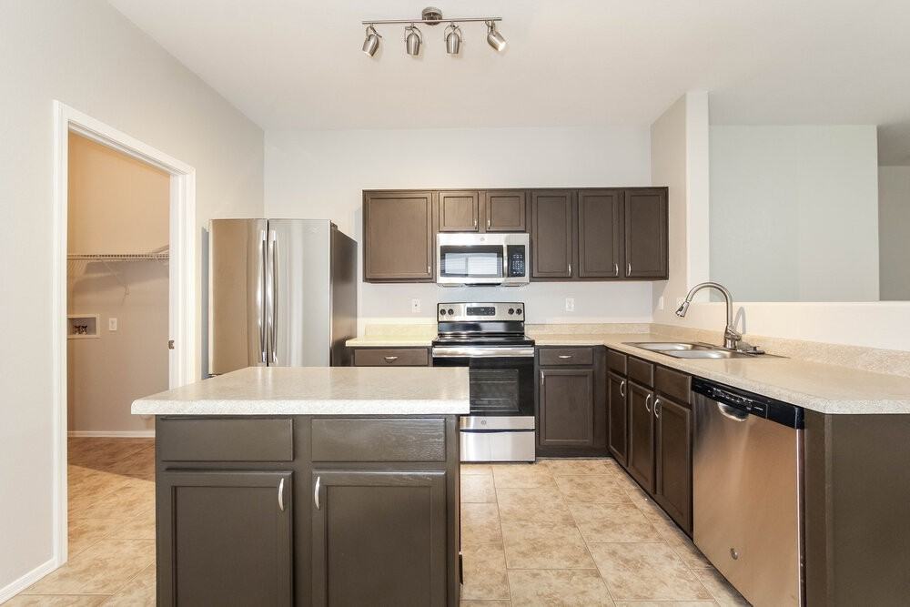 6522 W Elwood St - Photo 6 of 15