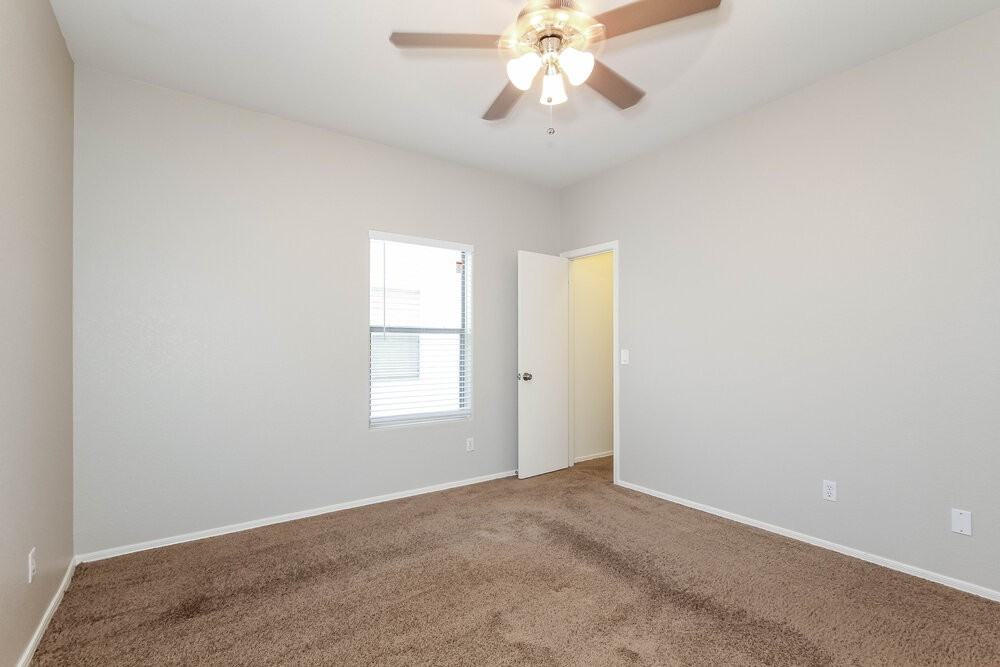 6522 W Elwood St - Photo 7 of 15