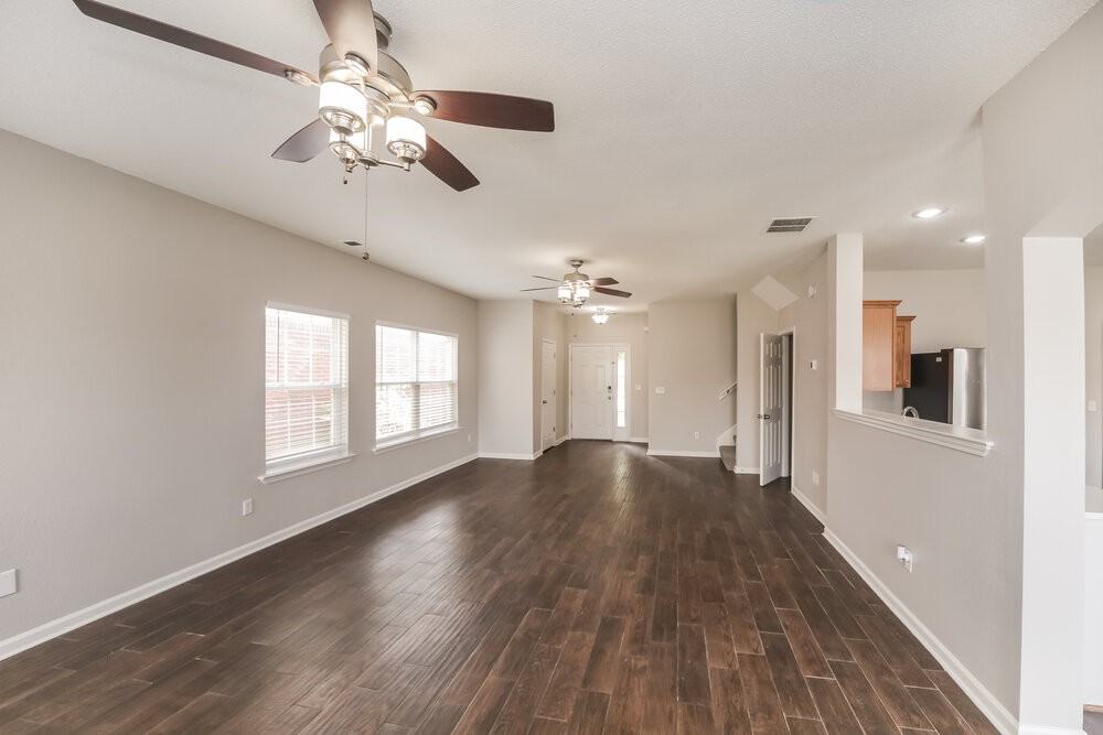 7310 Green Ash Dr - Photo 4 of 17